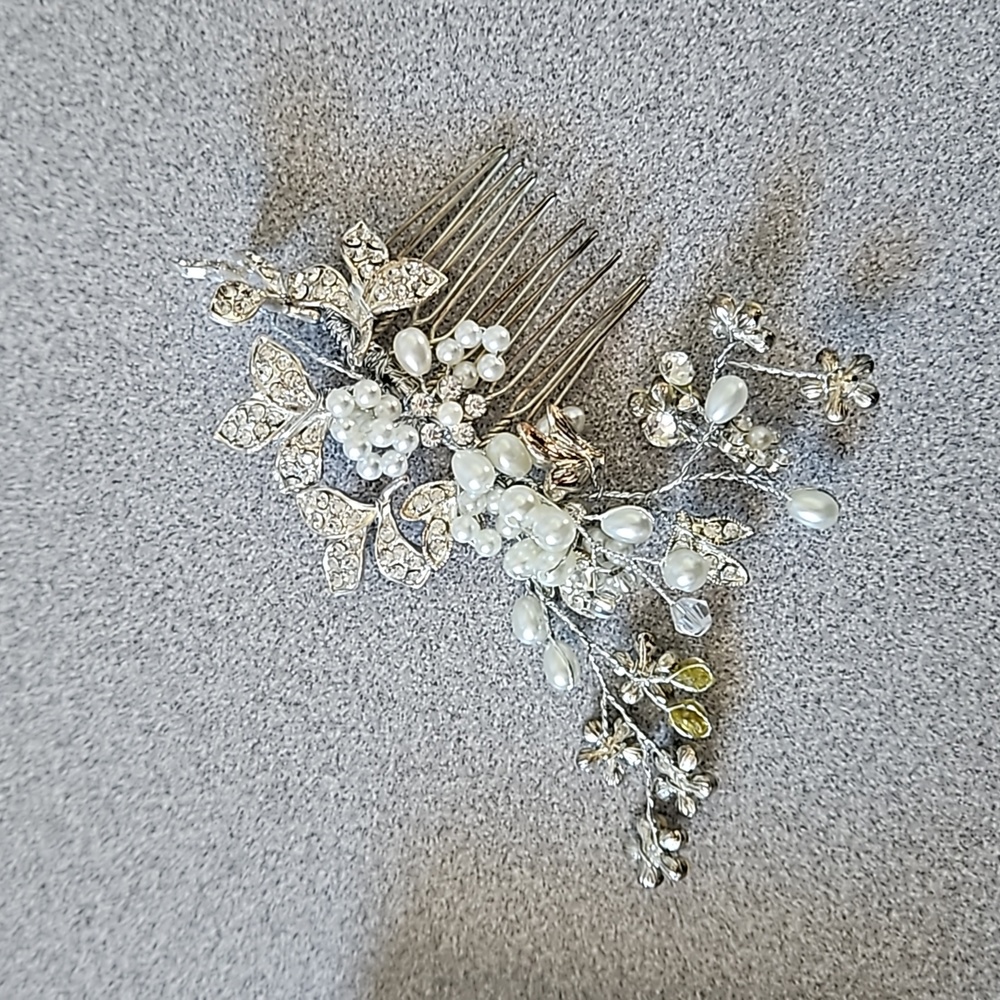 Silver wedding / bridal hair clip with pearls